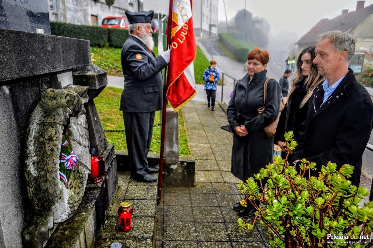 Slovesnost ob spomeniku žrtvam 2. svetovne vojne