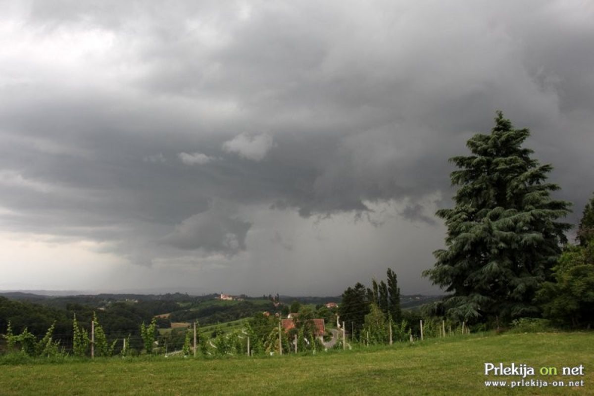 V naslednjih dneh bo oblačno, deževno in hladno