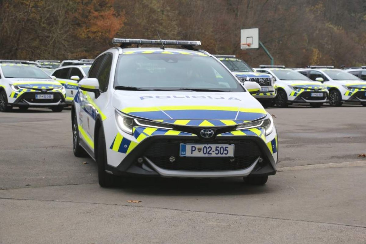 Nova hibridna vozila, foto: Policija