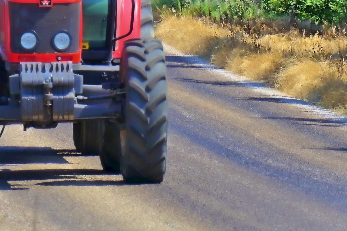 Zasegli so mu traktor