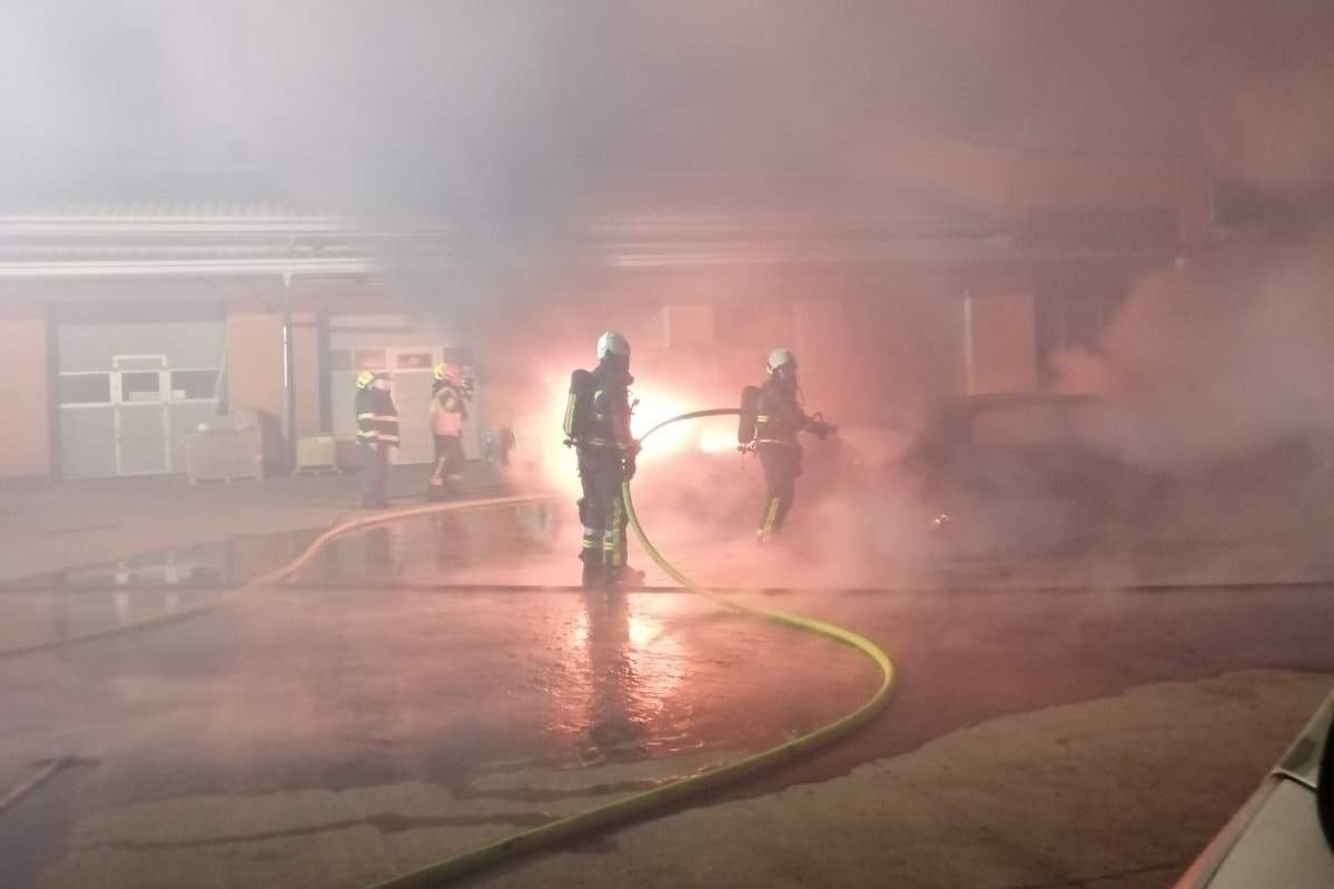 Požar je uničil vozila Požar je uničil vozila