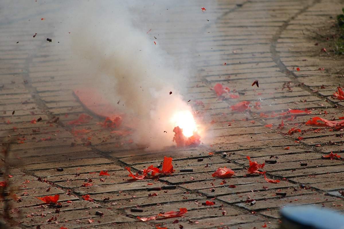 Otrok se je poškodoval pri uporabi pirotehnike