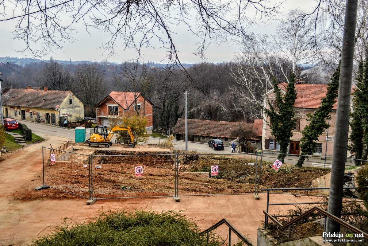 Rušenje stare šole pri Mali Nedelji