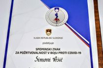 Podelitev znaka za požrtvovalnost v boju proti Covid-19