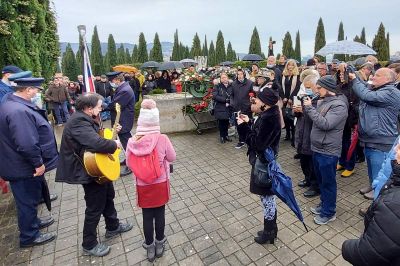 Brecljev sin se poslavlja in mu zaigra v zadnje slovo, foto: Andraž Gombač