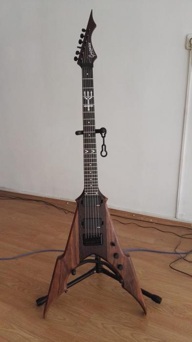 6-strunska električna V-kitara Grossman