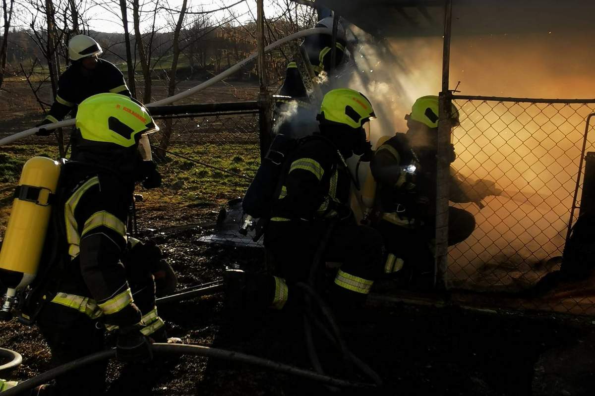 Požar so pogasili gasilci Požar so pogasili gasilci
