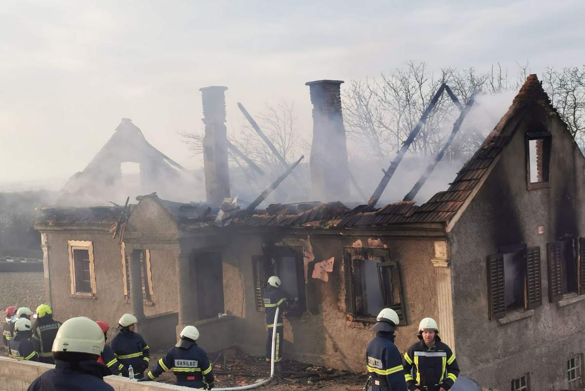 Požar so pogasili gasilci Požar so pogasili gasilci