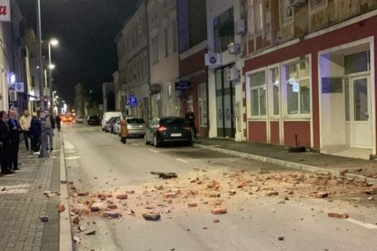 Po zadnjih podatkih je imel moč 5,6 stopnje po Richterjevi lestvici Po zadnjih podatkih je imel moč 5,6 stopnje po Richterjevi lestvici