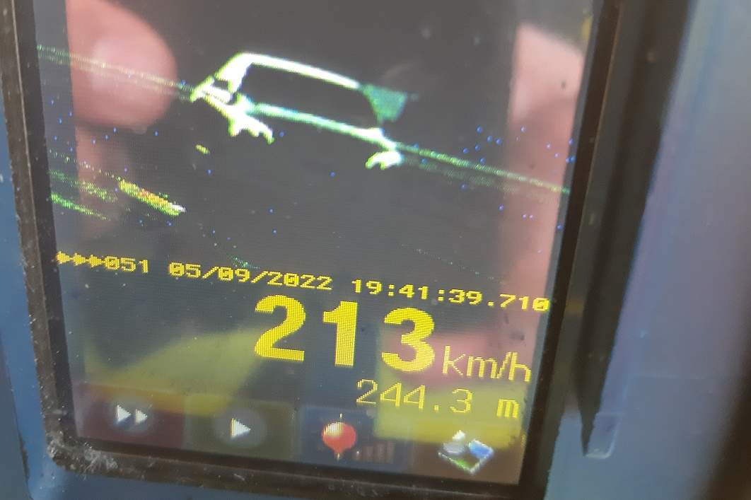 43-letni državljan Republike Hrvaške je vozil s hitrostjo 213 km/h