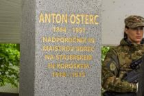 Odkritje doprsnega kipa Antona Osterca
