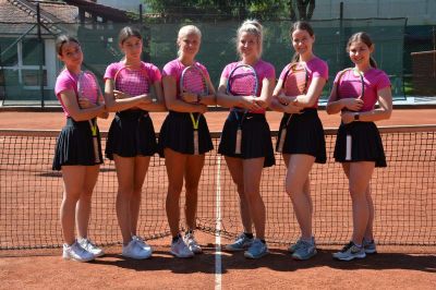 Dekleta iz teniškega kluba Murska Sobota