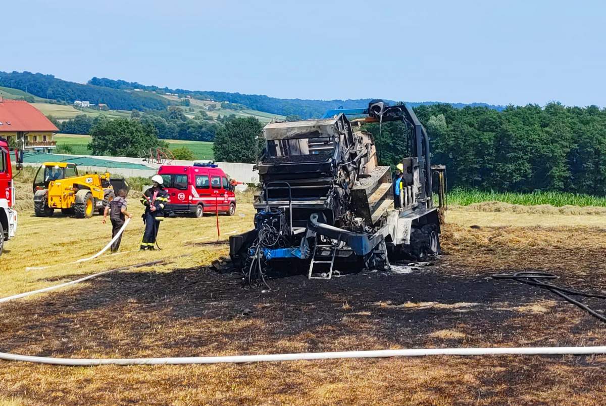 Balirka je zgorela v celoti Balirka je zgorela v celoti