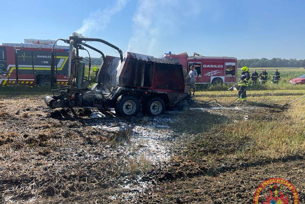 Balirka je zgorela v celoti