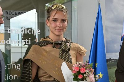 5. Medena kraljica Slovenije je postala Tadeja Vidmar