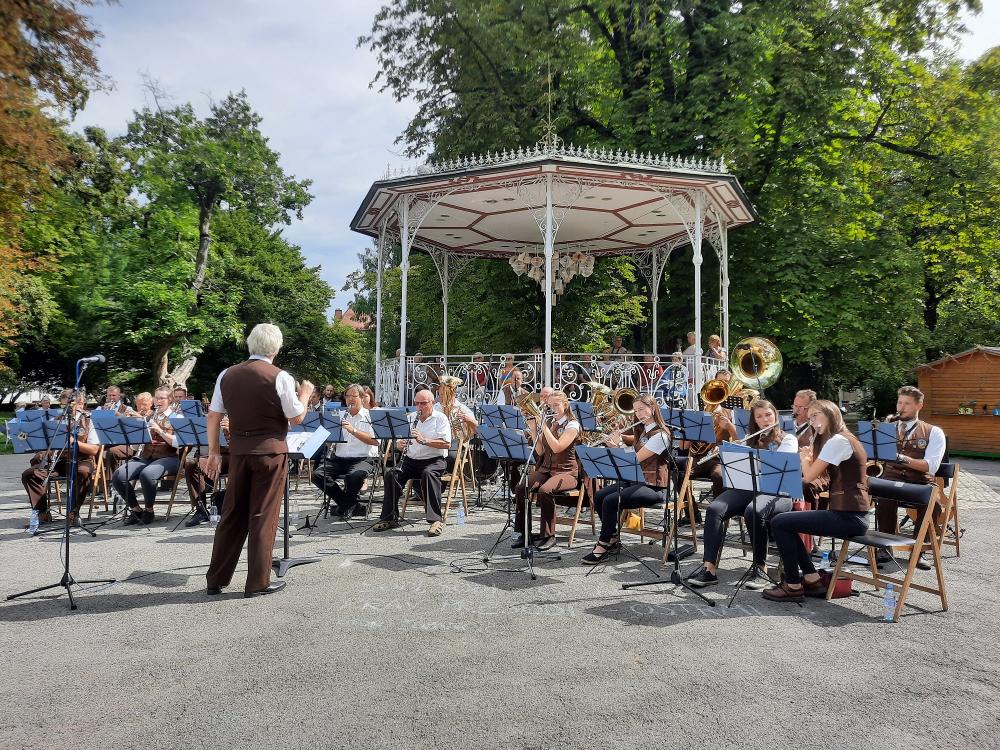 KONCERT SLOVENSKOGORIŠKEGA PIHALNEGA ORKESTRA MOL LENART Z GOSTI