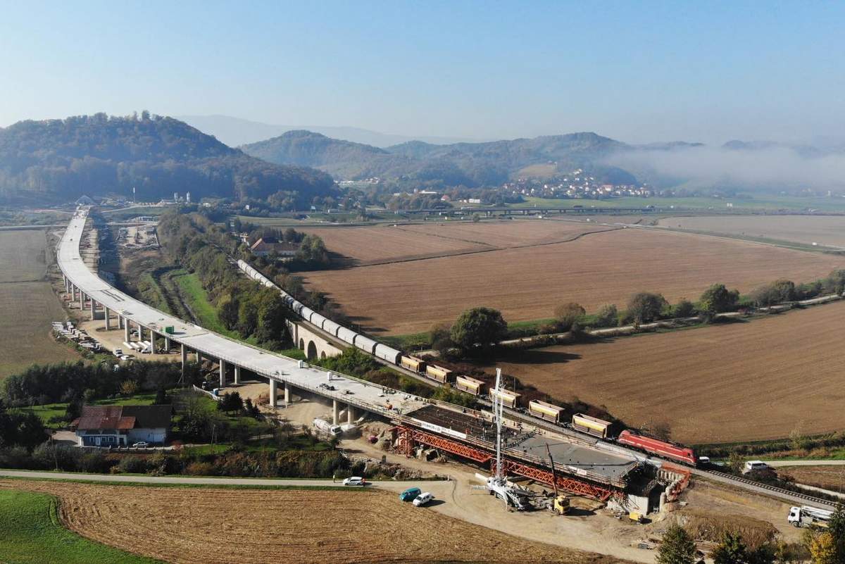 Betoniranje zadnjega segmenta viadukta Pesnica, foto: DRSI