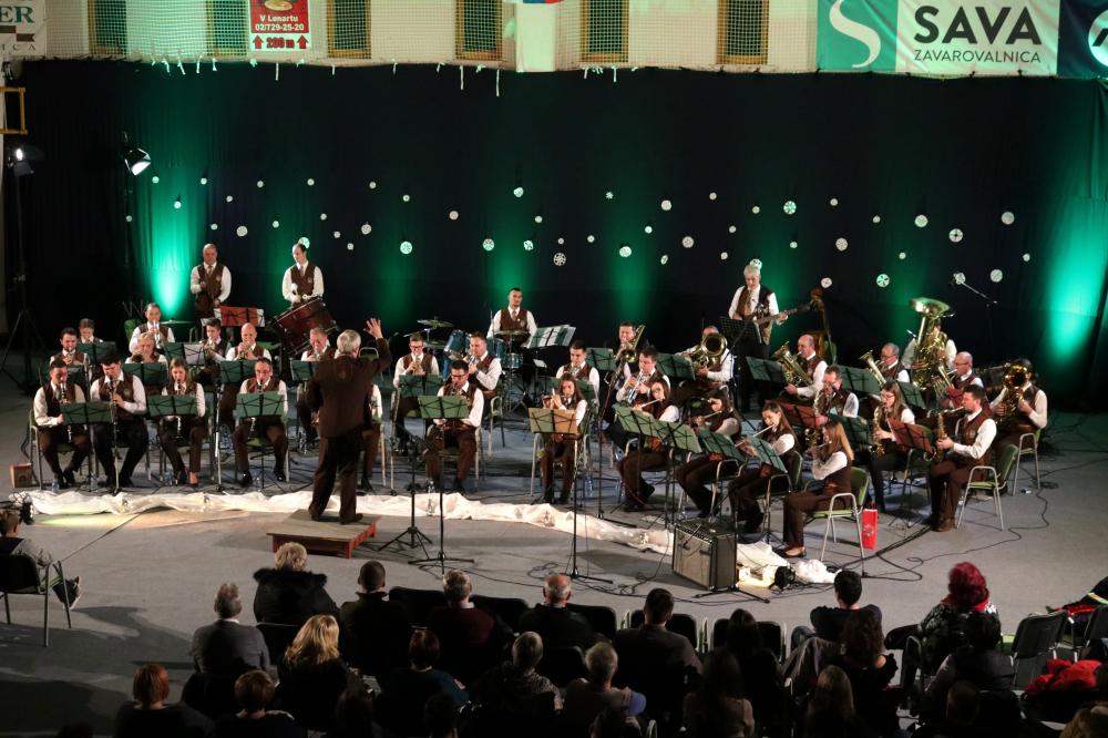 BOŽIČNI KONCERT SLOVENSKOGORIŠKEGA PIHALNEGA ORKESTRA MOL LENART