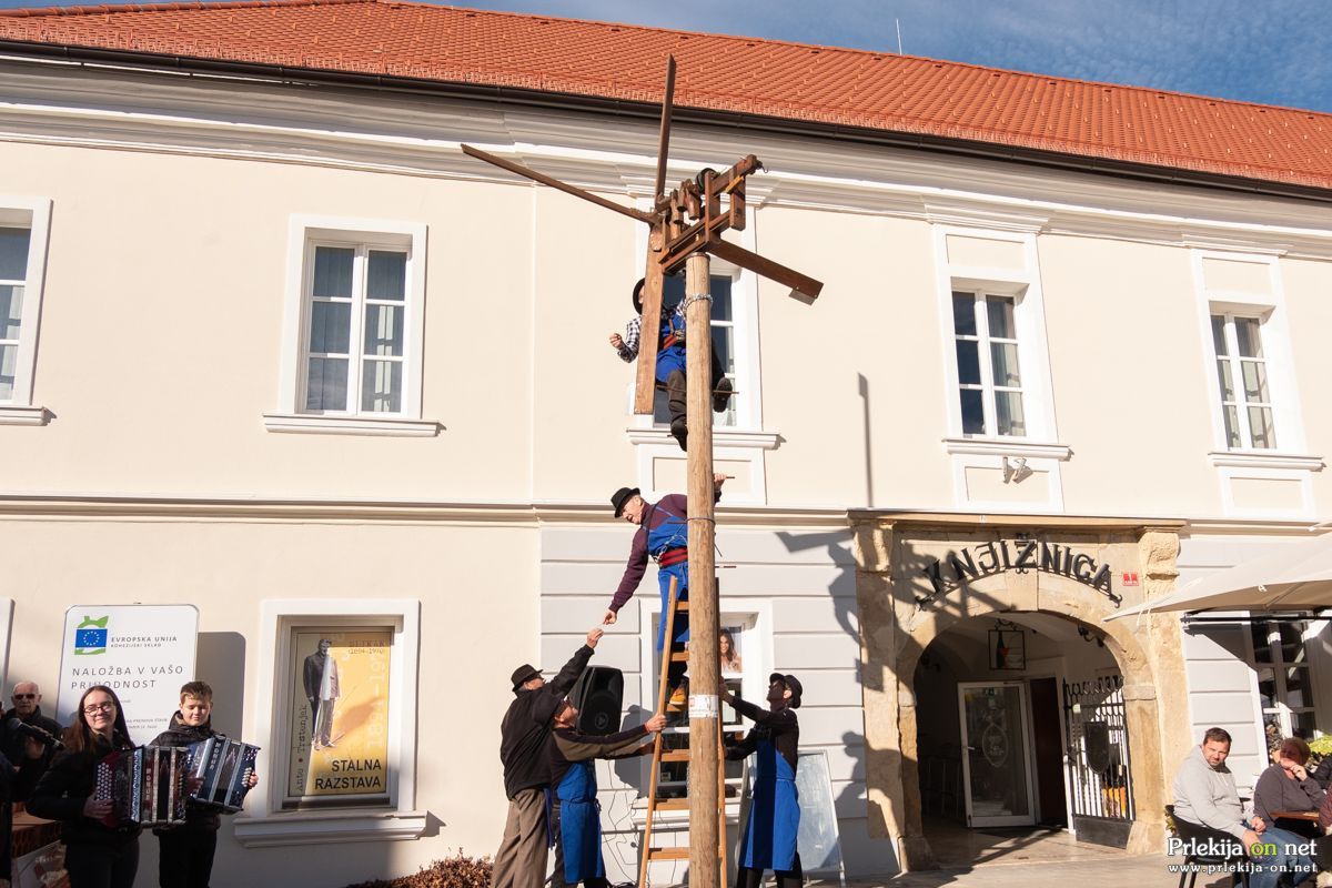 Klopotec so pospravili člani Kluba prleških babic