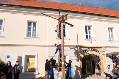 Klopotec so pospravili člani Kluba prleških babic