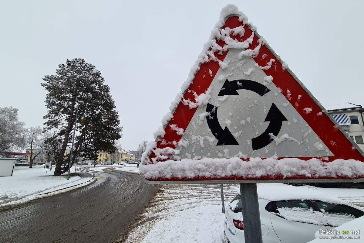 V torek lahko sneži vse do nižin