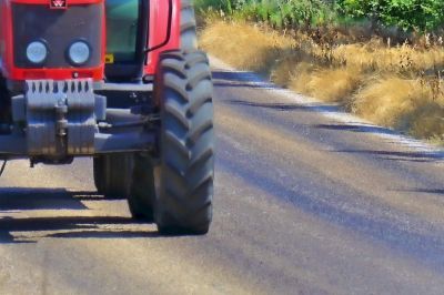 Vozniku so zasegli traktor