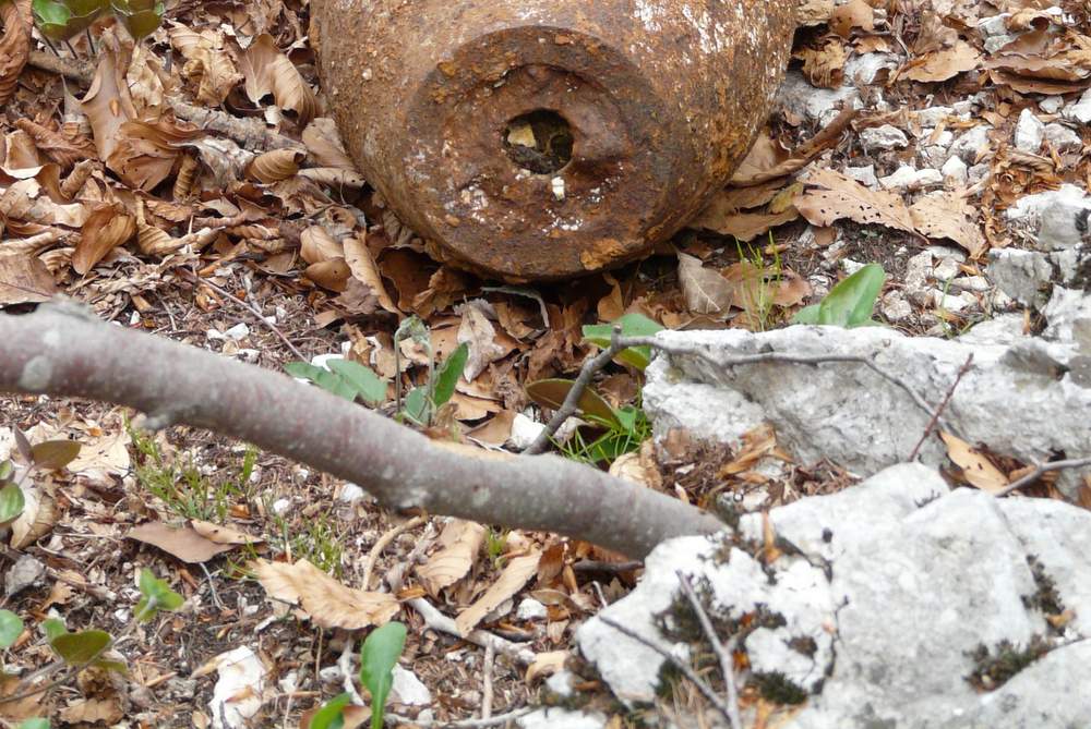 Našli so neeksplodirano topovsko granato kalibra 105 mm