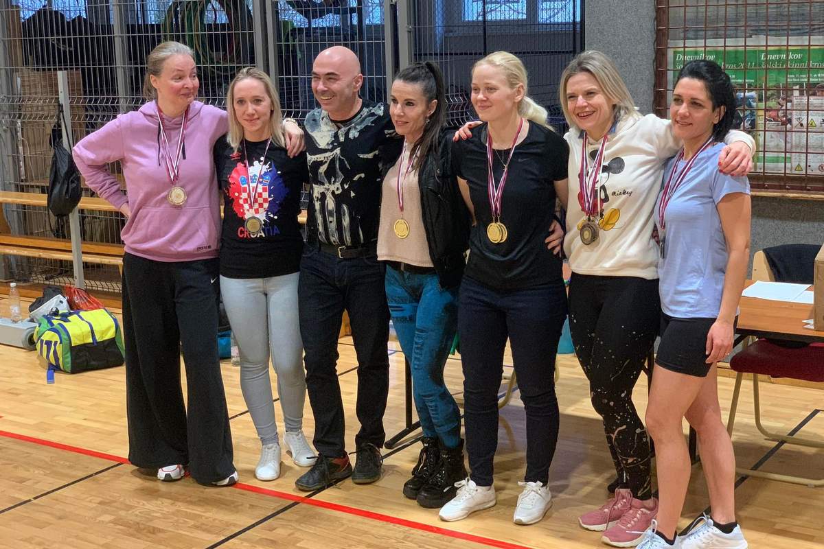 8. novoletni turnir v badmintonu