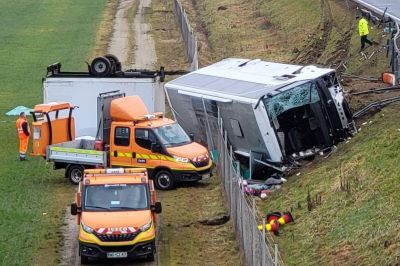 Prometna nesreča avtobusa na avtocesti