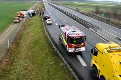 Prometna nesreča avtobusa na avtocesti