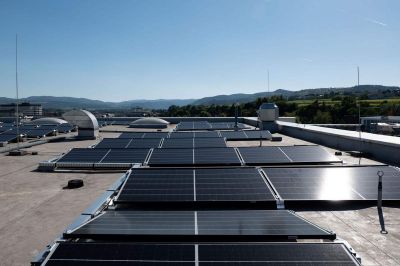 Skupna moč sončnih elektrarn bo znašala 4300 kilovatov, foto: Hannes Polt