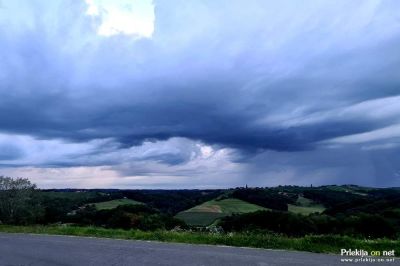 Sunki vetra lahko presežejo hitrost 70 km/h