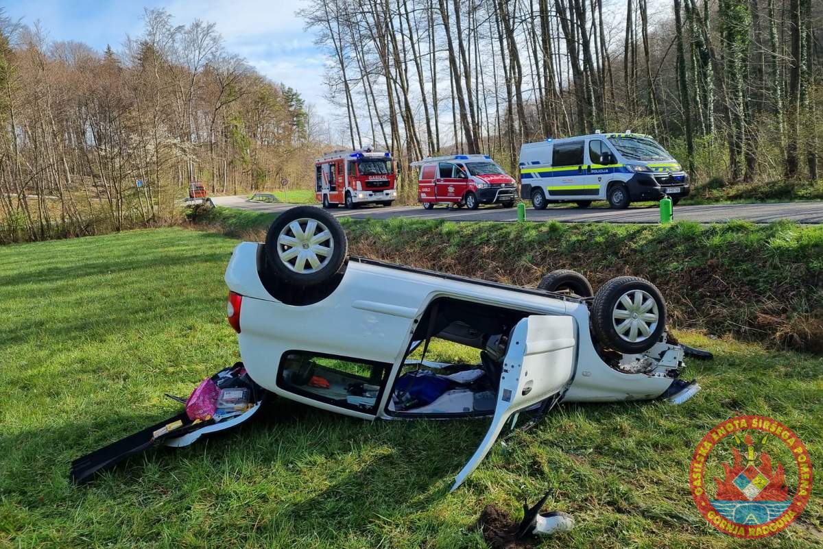 Osebno vozilo je zapeljalo s cestišča, foto: PGD Gornja Radgona