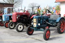Blagoslov traktorjev in starejših vozil na Polenšaku