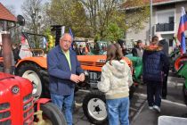 Blagoslov traktorjev in starejših vozil na Polenšaku