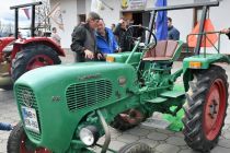 Blagoslov traktorjev in starejših vozil na Polenšaku