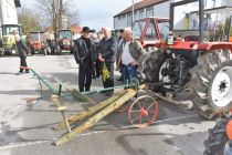 Blagoslov traktorjev in starejših vozil na Polenšaku