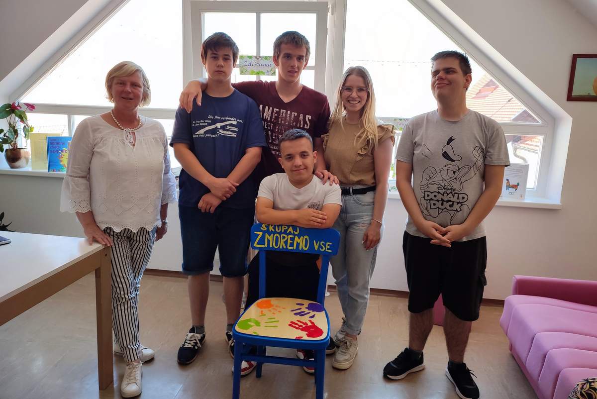 MODER STOL v Splošni knjižnici Ljutomer