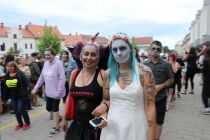 Zombie povorka na Grossmannovem festivalu