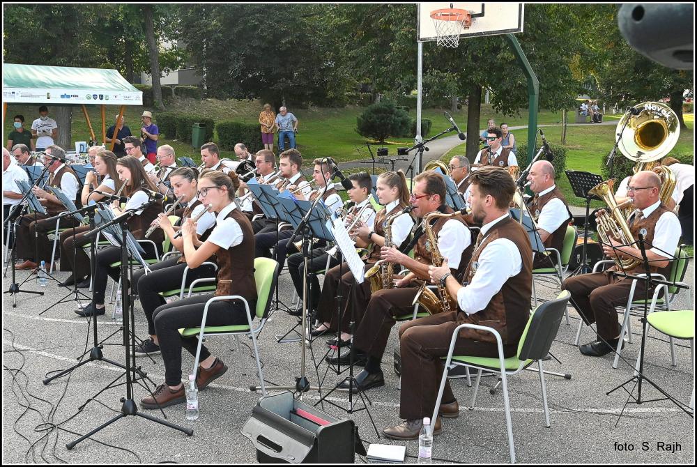KONCERT SLOVENSKOGORIŠKEGA PIHALNEGA ORKESTRA MOL LENART 