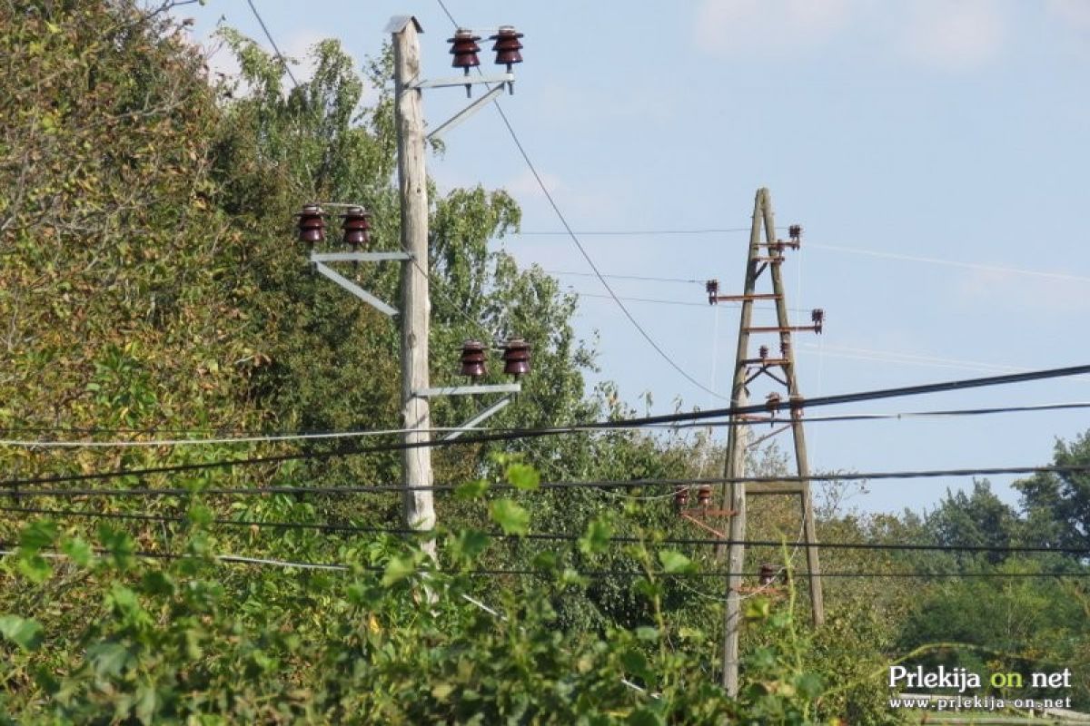 Številni so še brez napajanja z električno energijo