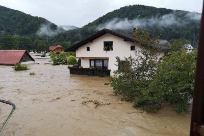Poplavljena so številna naselja