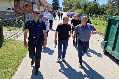 Minister Brežan na ogledu posledic poplav na Sp. Krapju