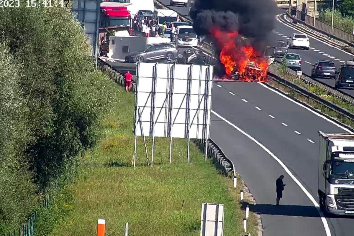 Vozila so zagorela Vozila so zagorela