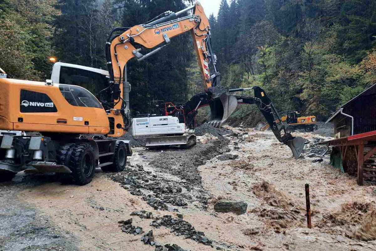 Izvajanje izrednih ukrepov v Raduhi, foto: Direkcija Republike Slovenije za vode