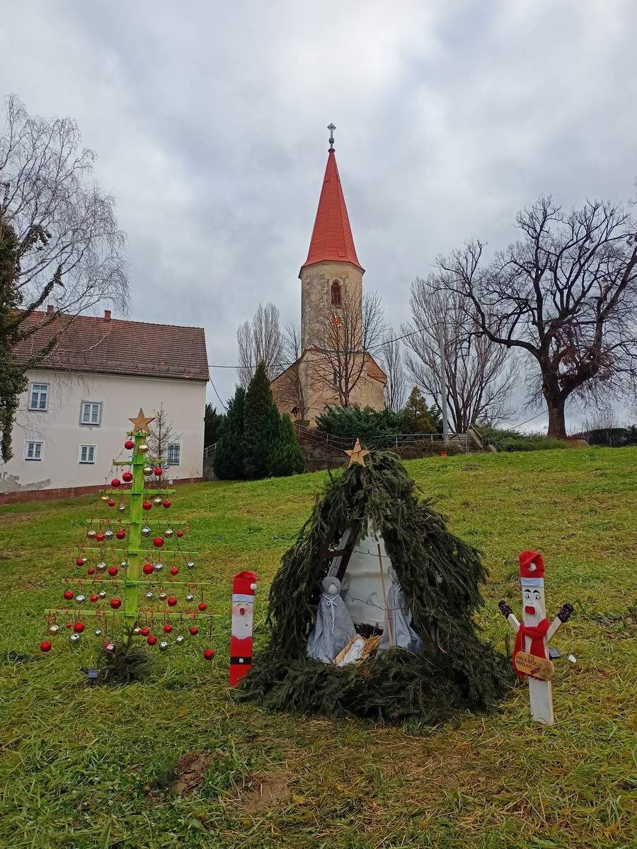 Božično-novoletna okrasitev Male Nedelje