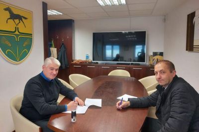 Branko Slavinec in Mihael Janžekovič sta podpisala pogodbo, foto: Občina Križevci