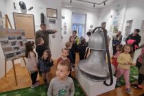 Otroci vrtca Mala Nedelja na obisku v muzeju in galeriji