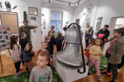 Otroci vrtca Mala Nedelja na obisku v muzeju in galeriji