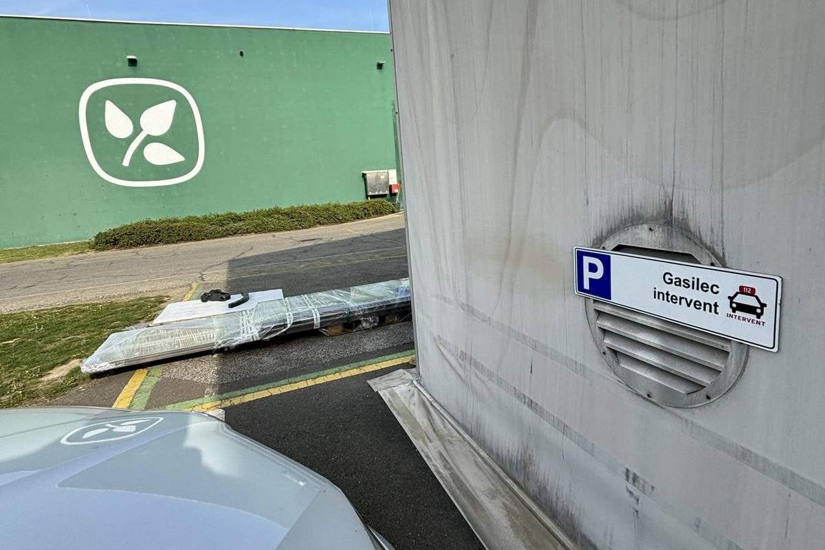 Pri podjetju Farmtech imajo interventi posebno parkirno mesto Pri podjetju Farmtech imajo interventi posebno parkirno mesto